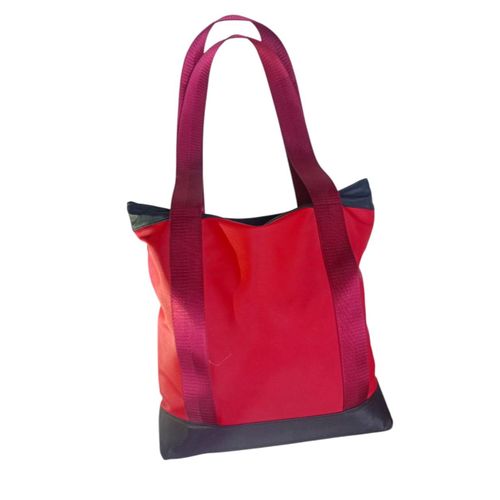 Very chic waterproof leather tote bag