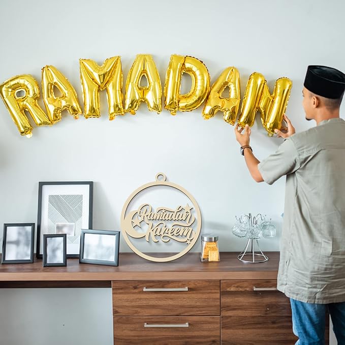 Queekay Wooden Ramadan Kareem Door Sign Round Hanging Islam Wall Pendant for Muslim Home Room Happy Party Supplies