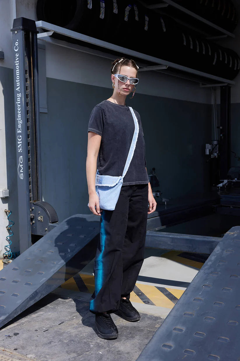 PARACHUTE PANTS IN BLACK with blue lines