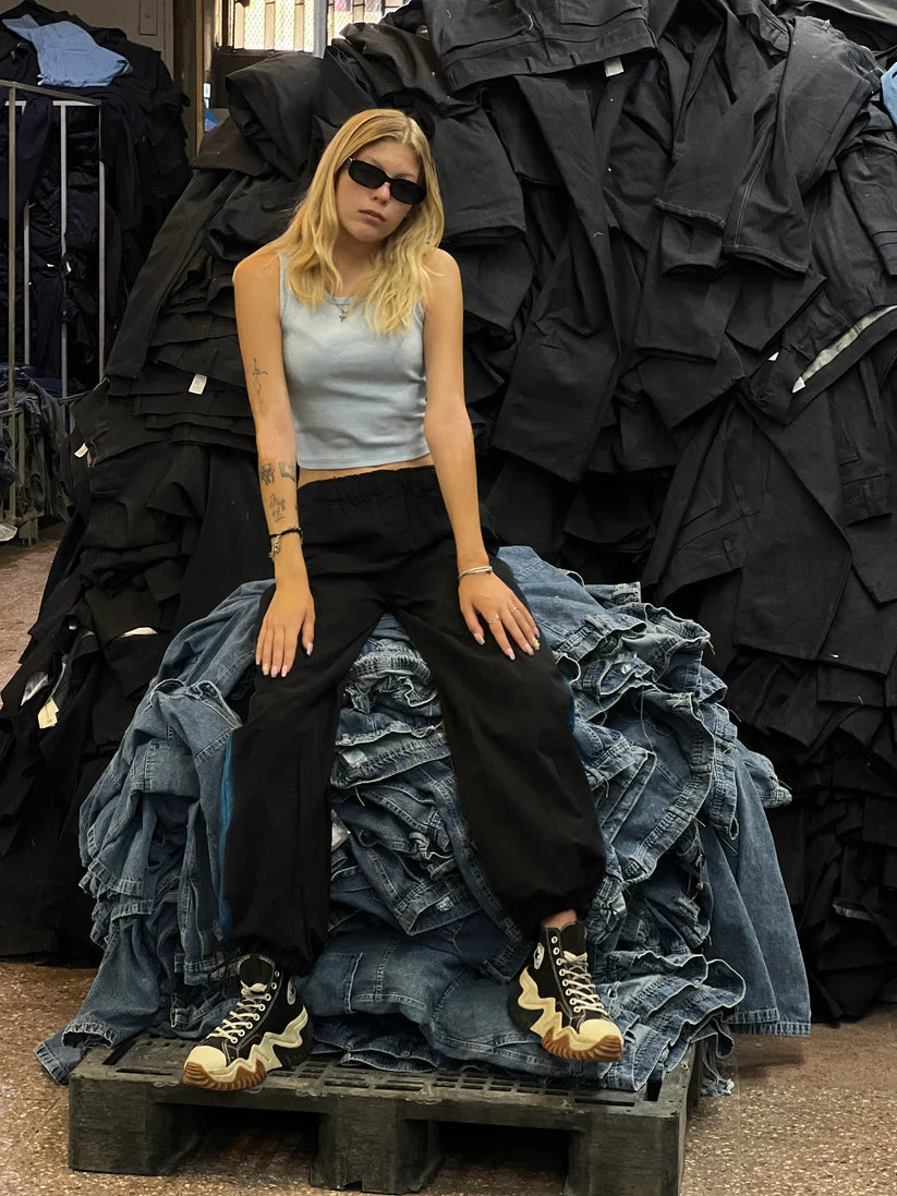 PARACHUTE PANTS IN BLACK with blue lines