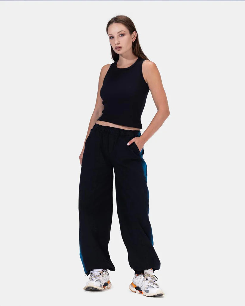 PARACHUTE PANTS IN BLACK with blue lines