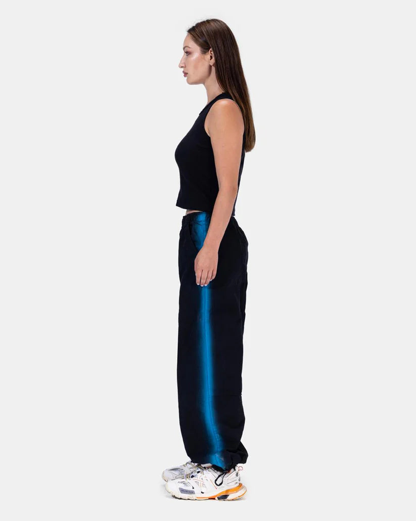 PARACHUTE PANTS IN BLACK with blue lines