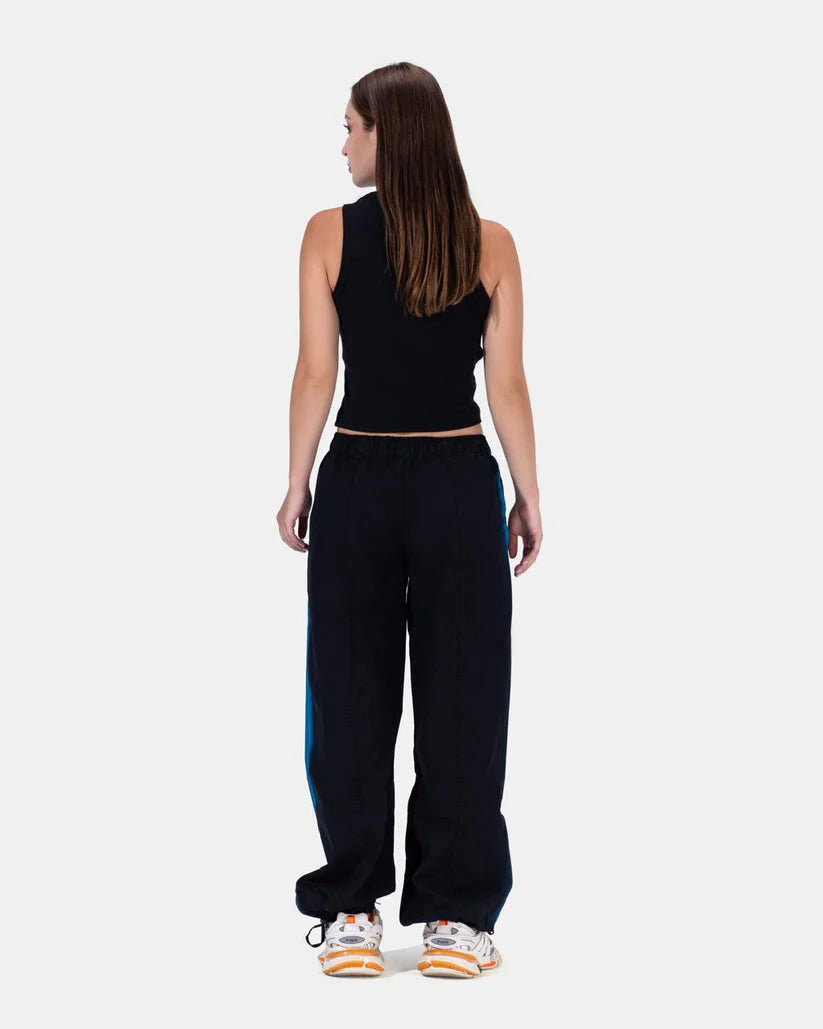 PARACHUTE PANTS IN BLACK with blue lines