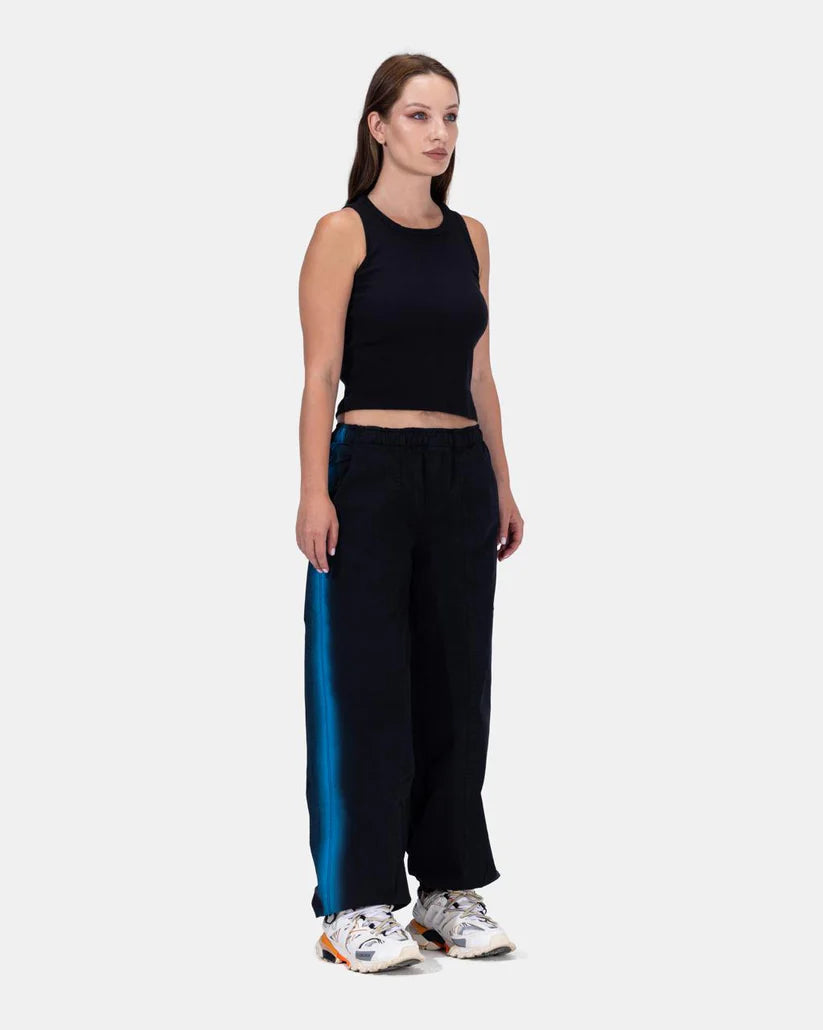 PARACHUTE PANTS IN BLACK with blue lines